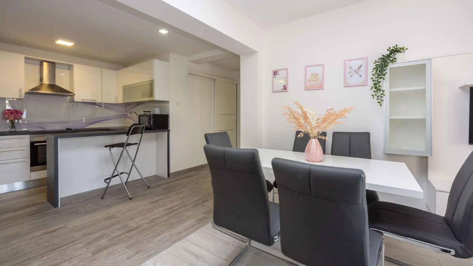 Apartments In Dramalj 45020