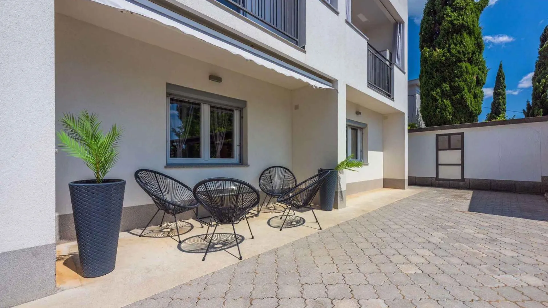 Apartments In Dramalj 45020