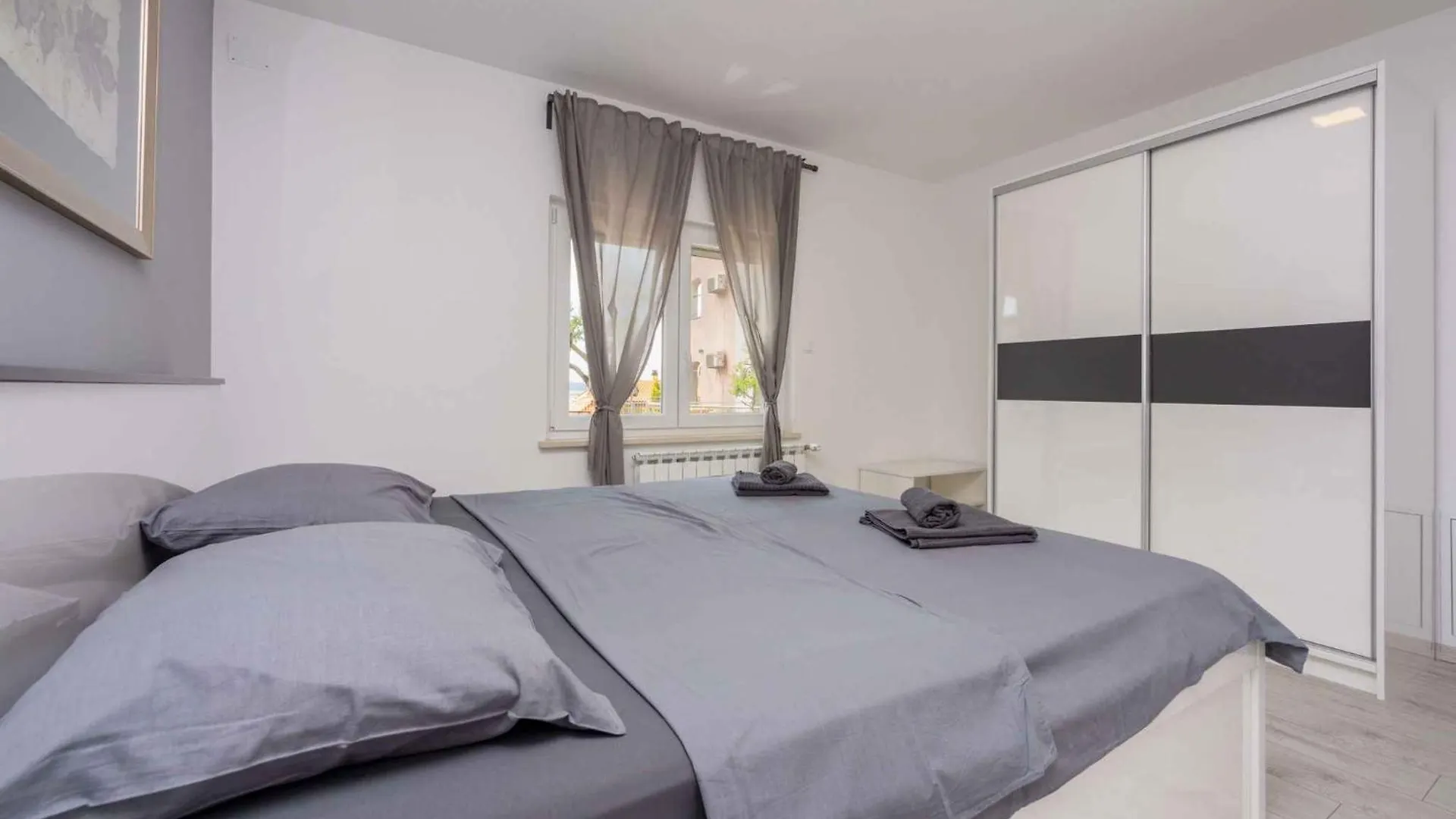 Apartments In Dramalj 45020
