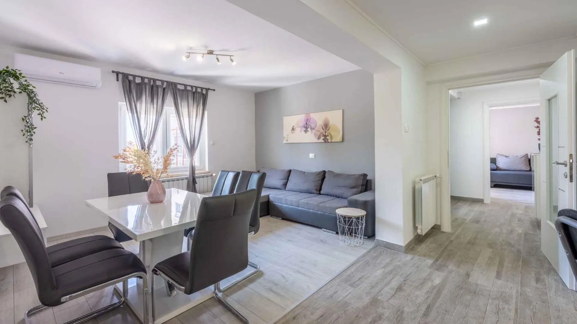 Apartments In Dramalj 45020